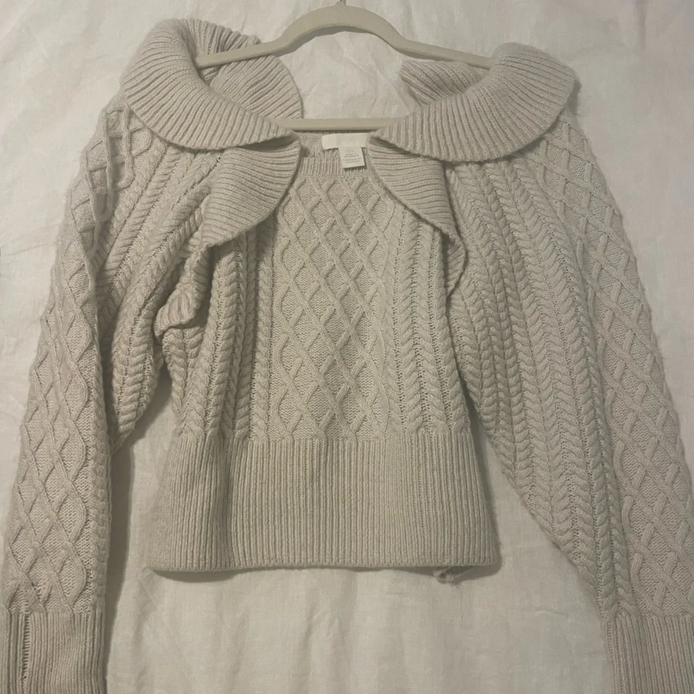 H&M cream sweater size medium. Worn once great condition - Picture 3 of 4